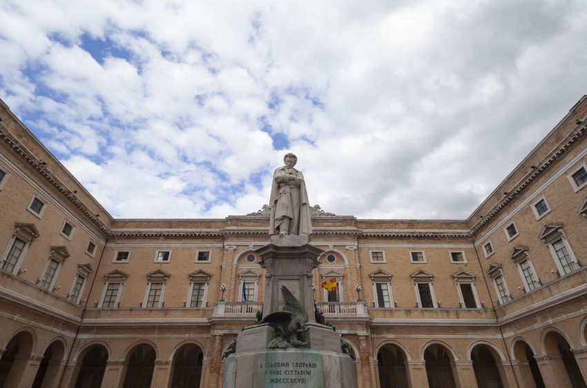 Statua Leopardi