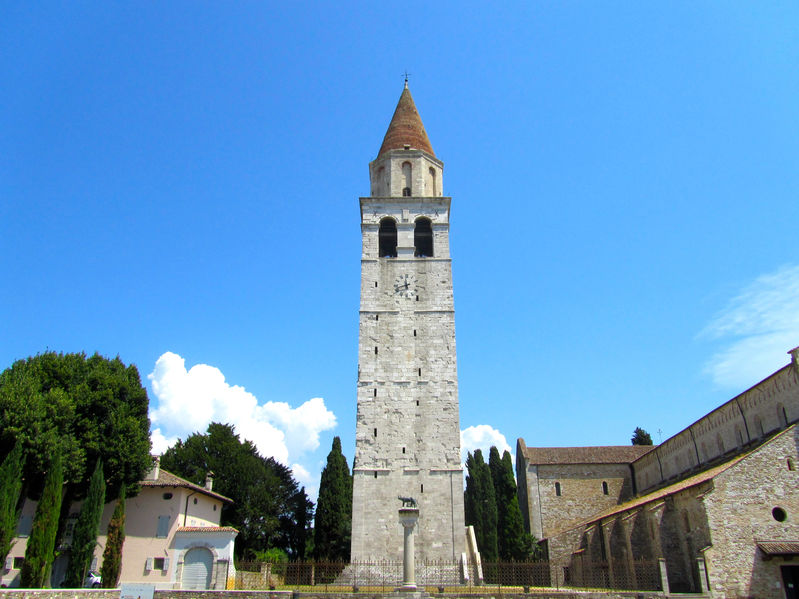 Aquileia lupa